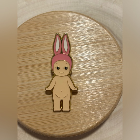 Sonny Angel bunny pin - Picture 2 of 5
